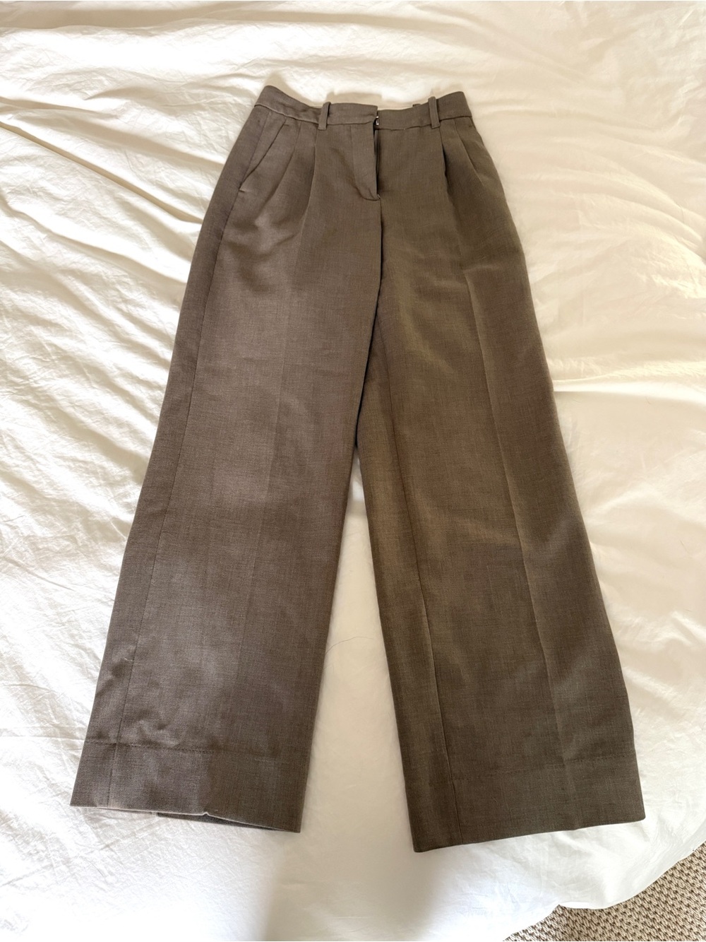 Aritzia Effortless Pant in Dark Taupe